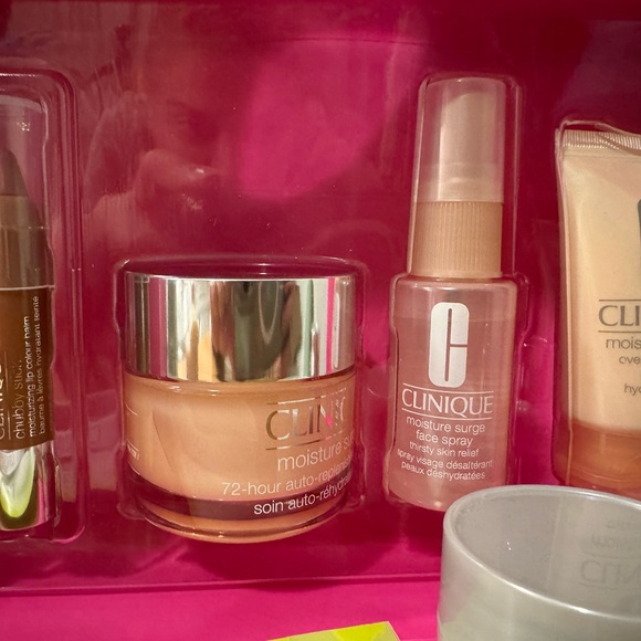 Clinique Bundle - Picture 2 of 5